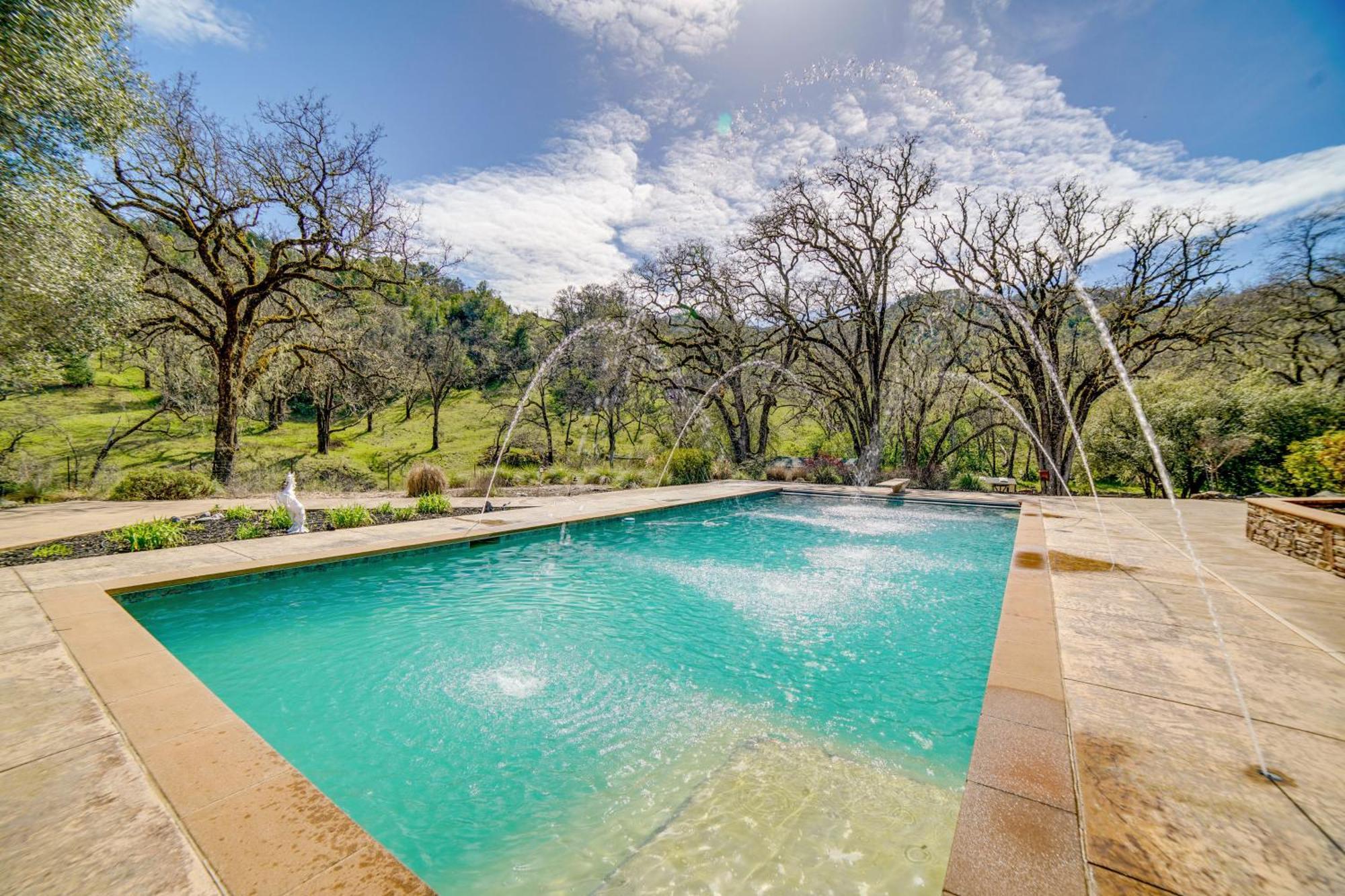 Stunning Hopland Vacation Rental With Pool And Hot Tub Buitenkant foto